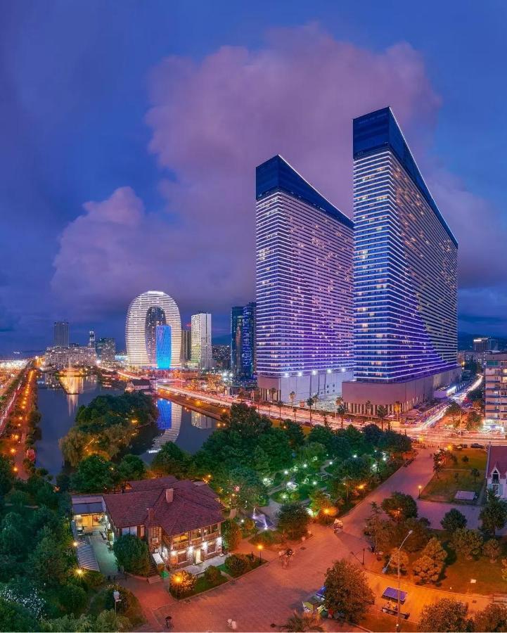 View & More Aparthotel In Батуми Экстерьер фото