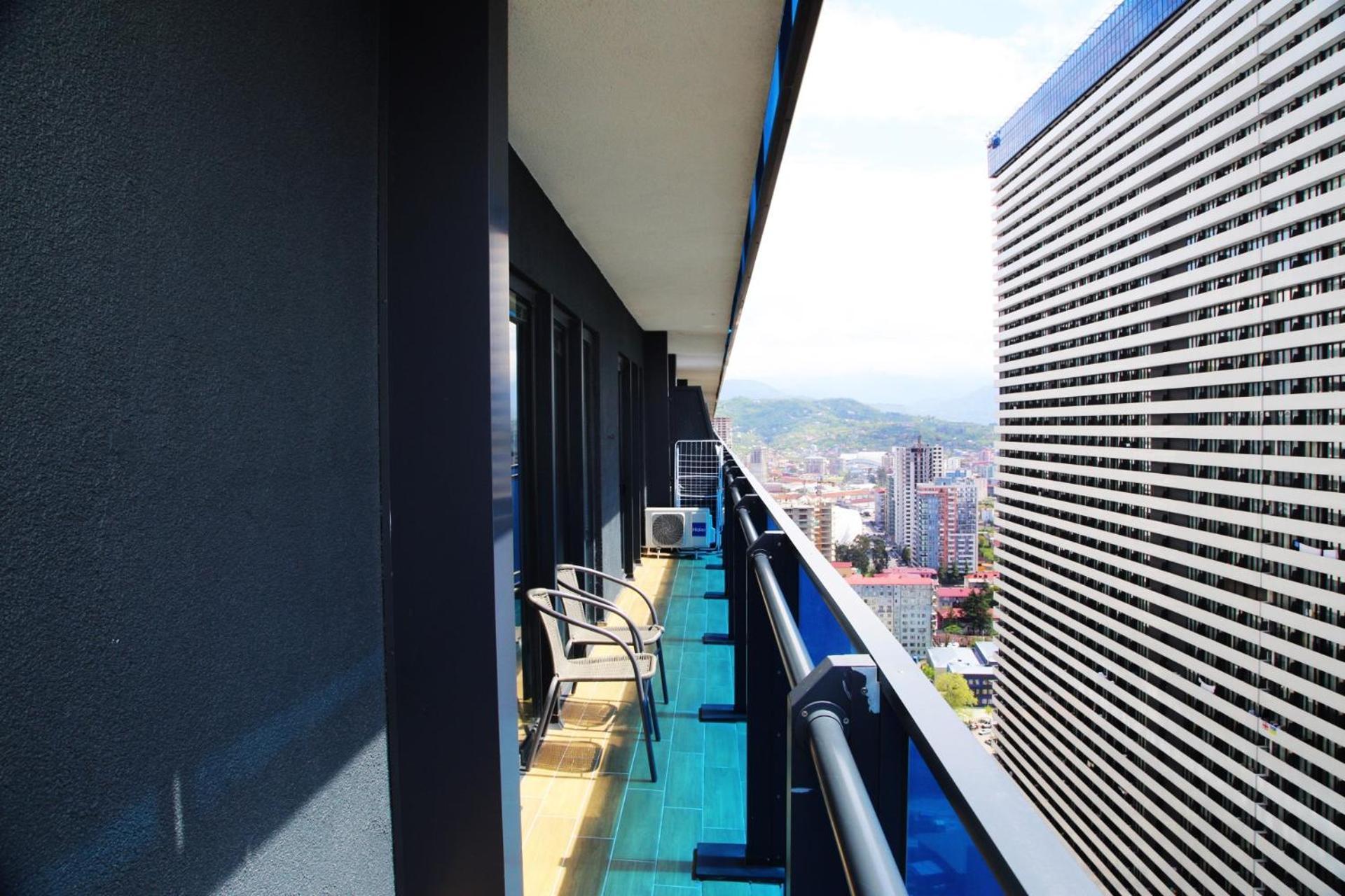 View & More Aparthotel In Батуми Экстерьер фото
